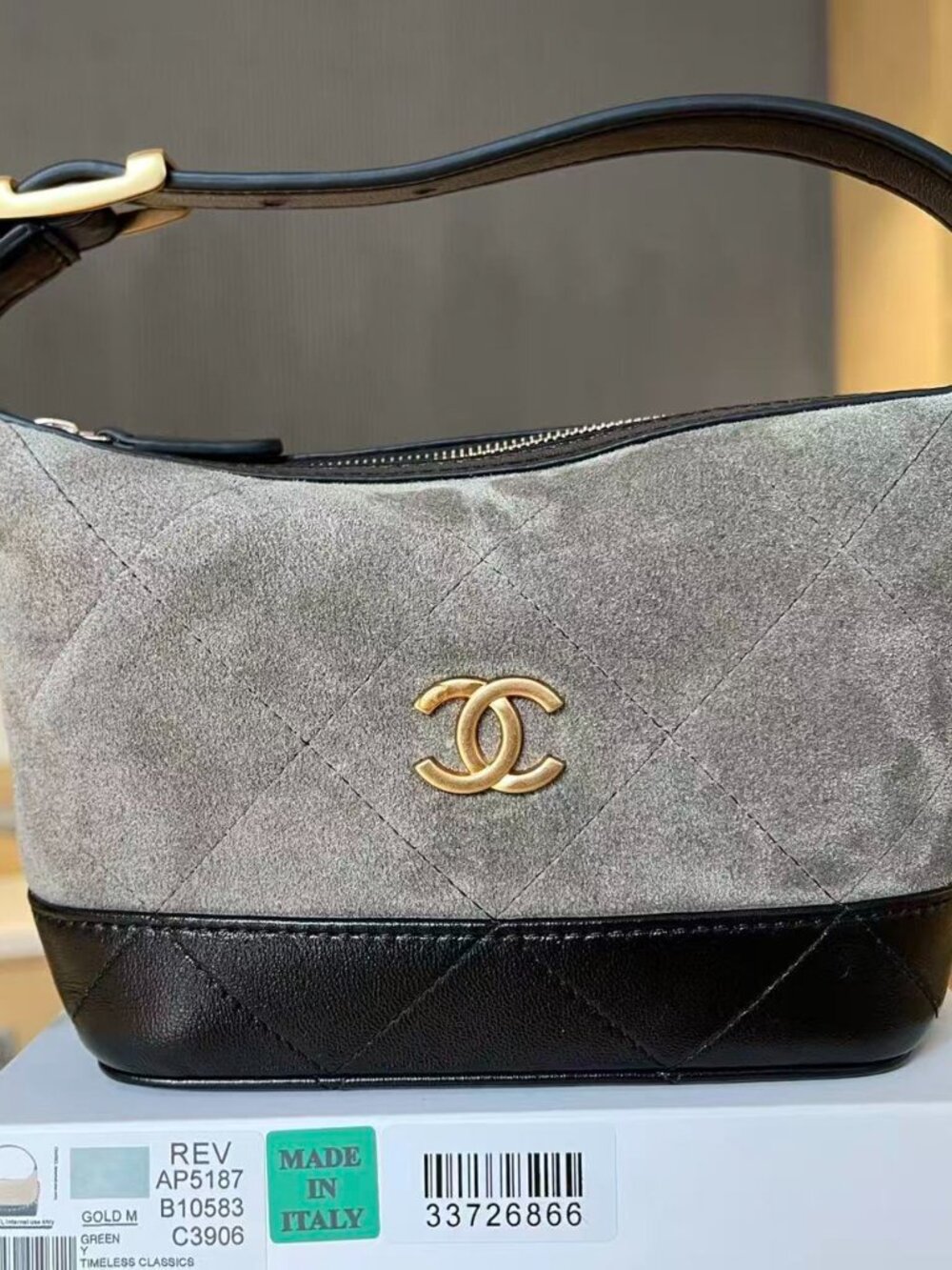 Classic CHANEL Bag: A Stylish and Versatile Choice for Elegance
